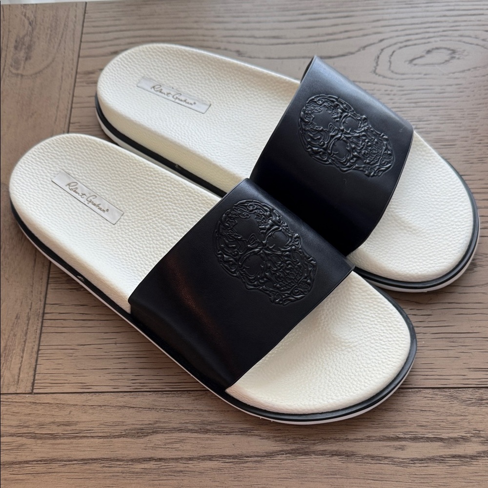 Robert Graham
Men's Adrift Skull-Embossed Slide Sandals